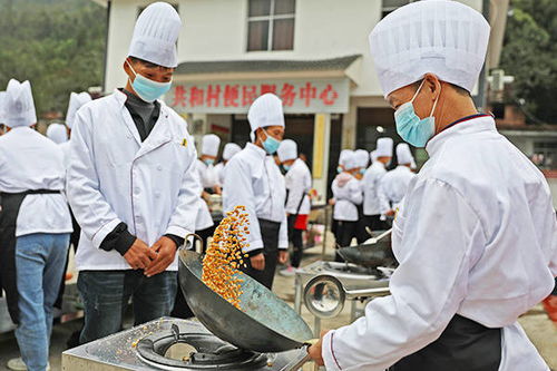 重庆彭水 农闲时节学艺忙