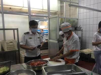 黄岛区市场监督局来我校检查指导餐饮服务工作